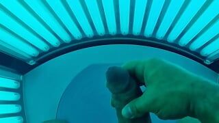 Cheeky Sole Sunbed Wank And Cum!💦