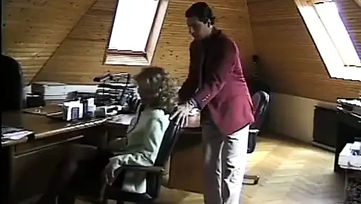 Doyumsuz Angelica Bella ile iki heyecan verici İtalyan sahnesi