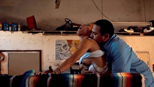 Danay Garcia cena de sexo em topless em scandalplanet.com