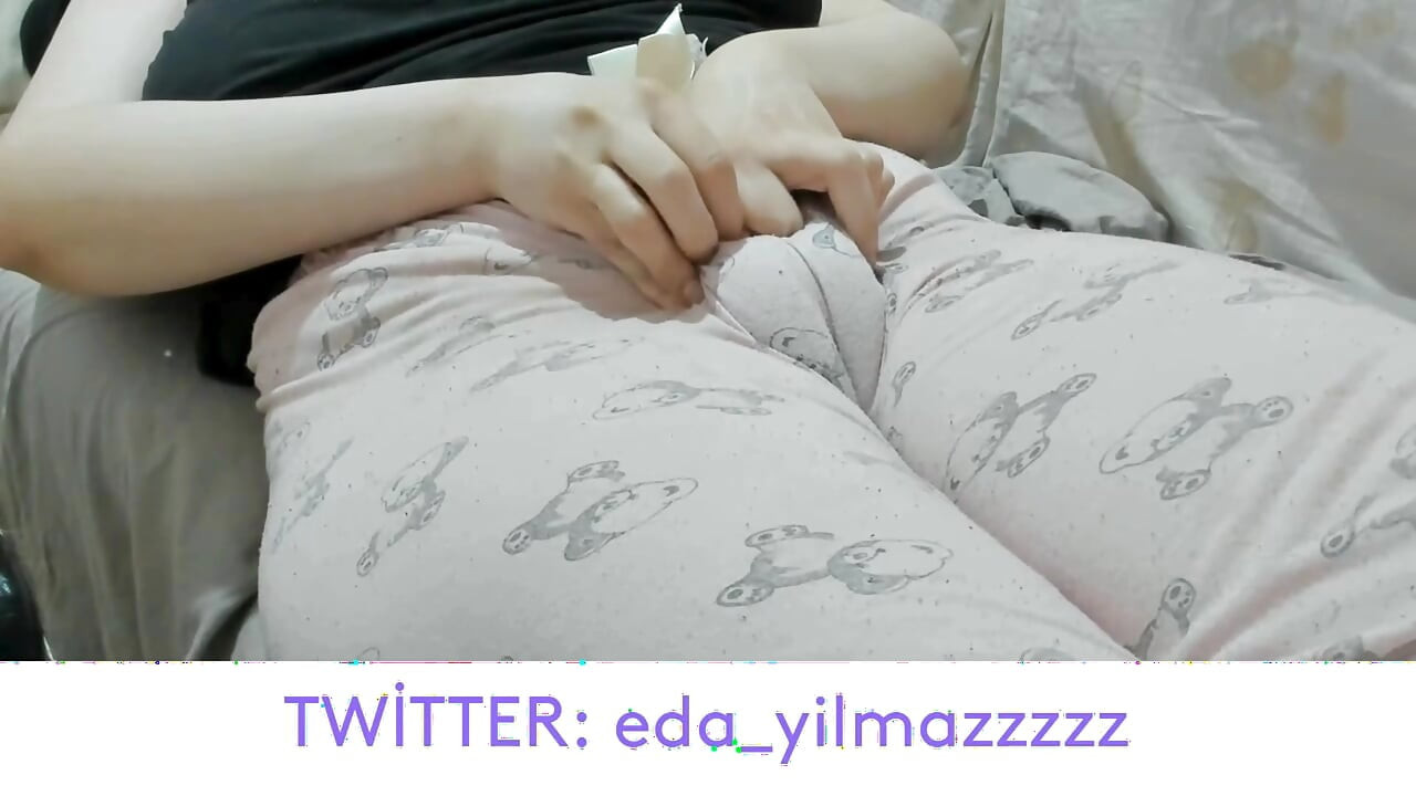 CAMEL TOE- PUFFED PUSSY- SWOLLEN PUSSY- BIG PUSSY- TURKISH MILF- TURKISH PORN- PAJAMAS