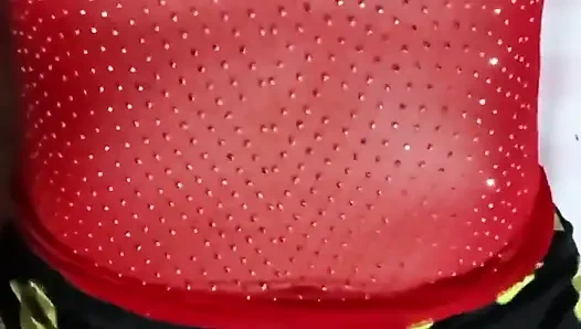 Mastürbasyon yaparken gördüm, sonra arkasına geldim ve onu götten siktim.