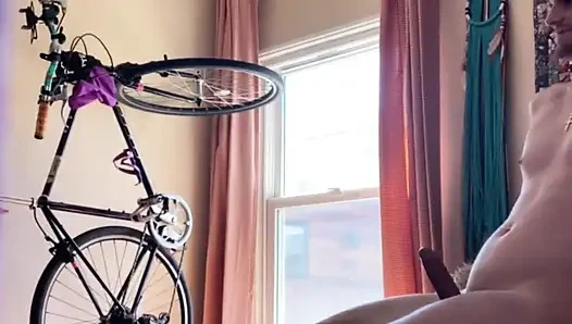 Bu annenin şimdiye kadarki en dağınık seansı! Birden fazla büyük döllemenin üstüne çıkarken yataktan düşüyorum