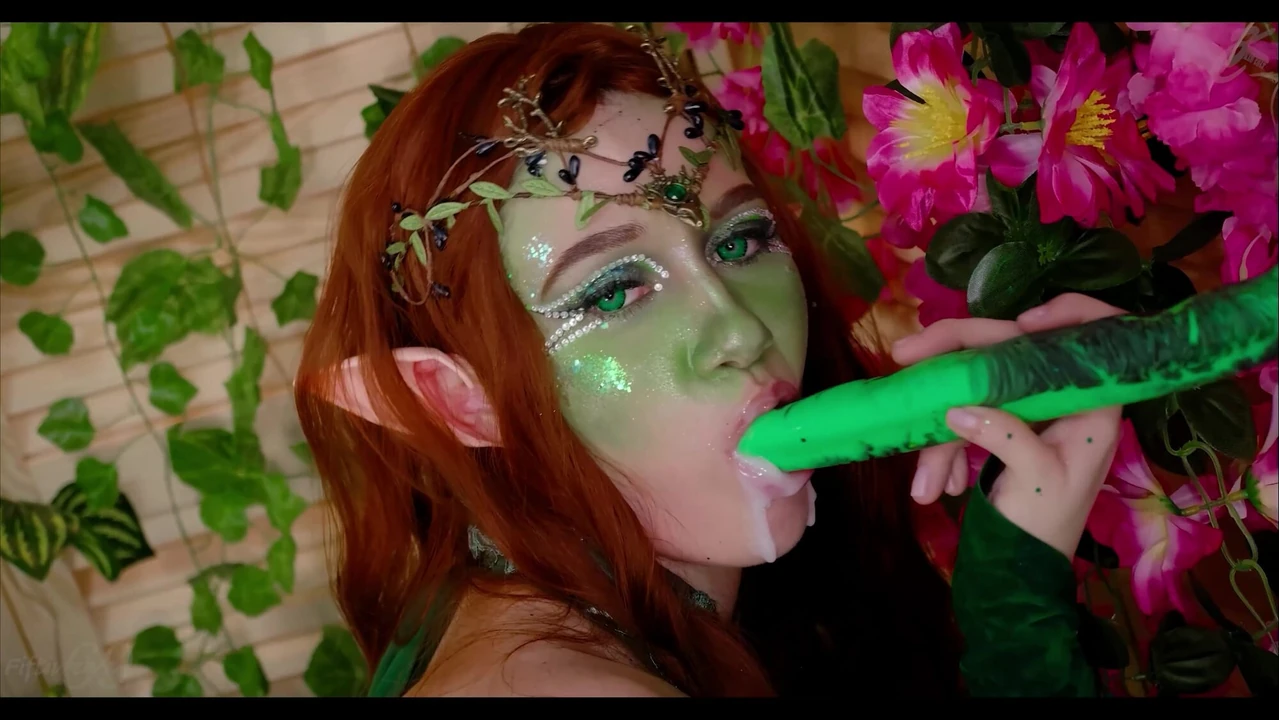 اثنين من الجان في الغابة يمارس الجنس مع بعضهما البعض. 4K