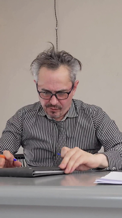 O studentă leneșă suge drumul spre educație