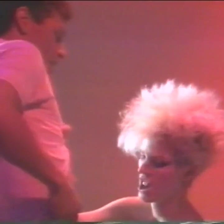 在阴户的抓握中