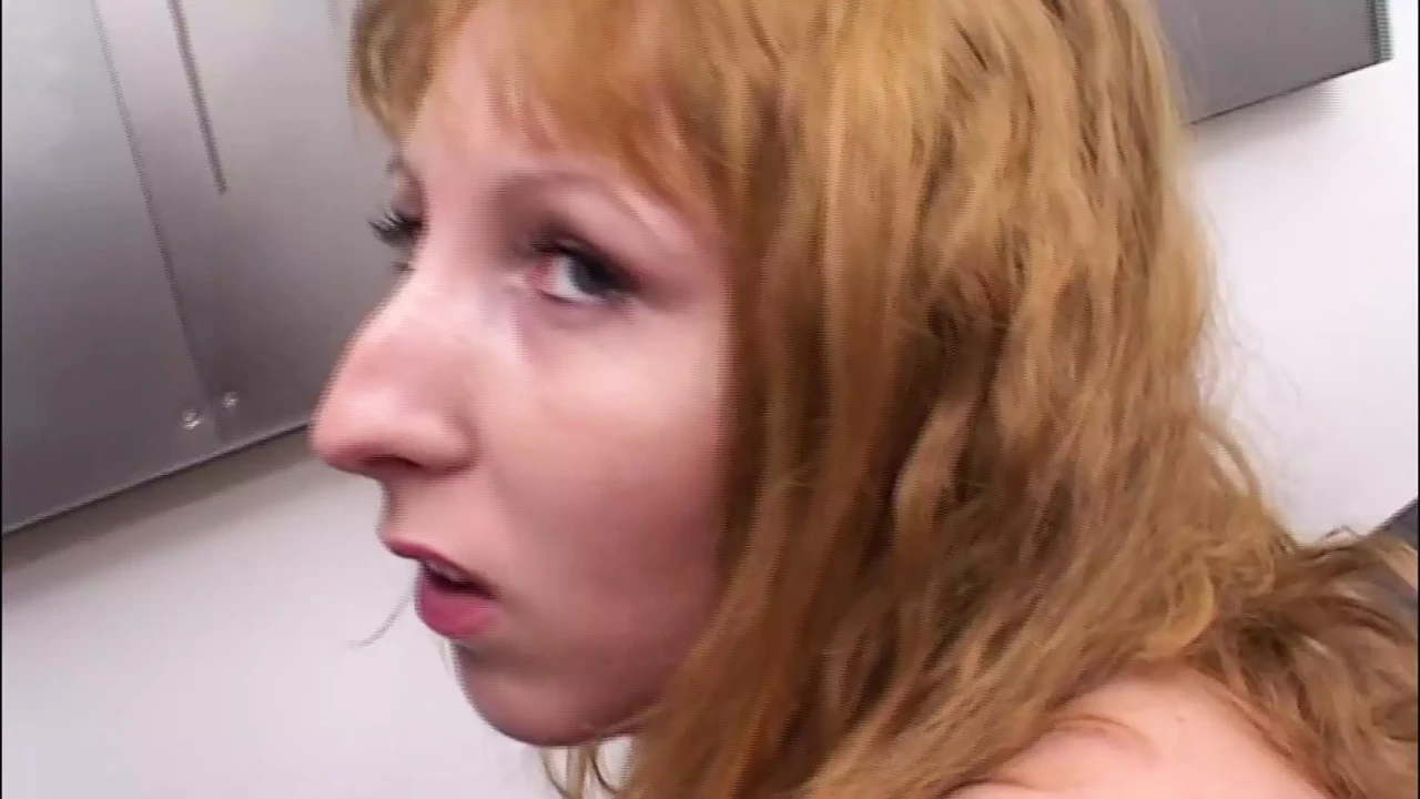 饥渴和漂亮的德国辣妹在 Pov 中得到满足