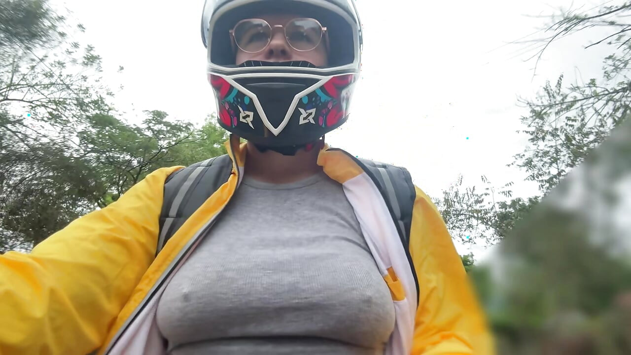 Delivering home for DIDI customer without a bra
