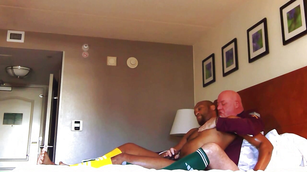 Trainer gibt massage!