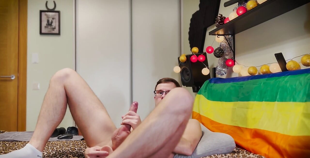 Απίστευτο βίντεο. Δοκιμάζοντας κάμερα και δοκιμάζοντας τεράστιο δονητή. Είναι τόσο μεγάλο. Όταν τελικά το τοποθέτησα μέσα, σχεδόν αμέσως