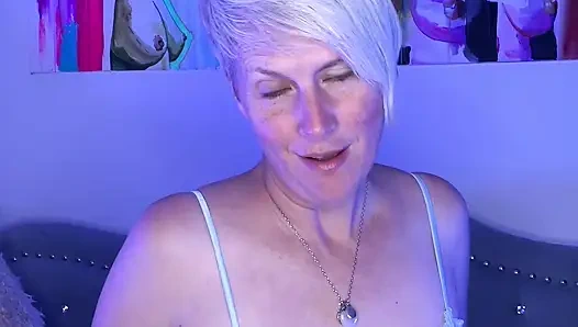 I Can't Sleep So StepMommy Gave Me A Good JOI