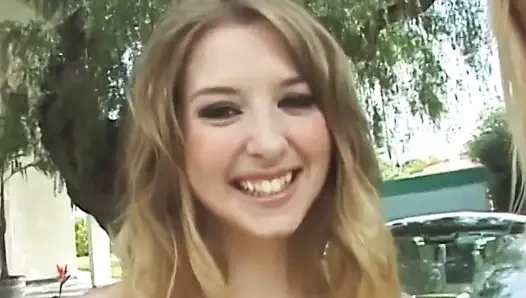 Büyük memeli sarışın en iyi arkadaşıyla döl değiştiriyor