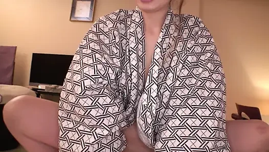 Active Magazine Busty Gal Model Top Secret Personal Shooting Record Sex at an Inn