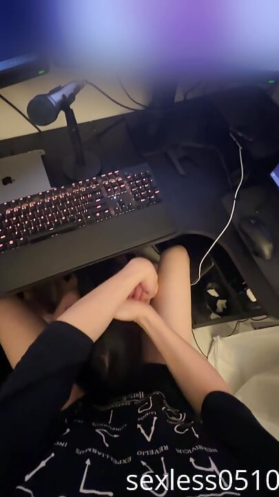 [Beginner] Masturbating Using the Mouth of a Meat Onahole While Watching AV