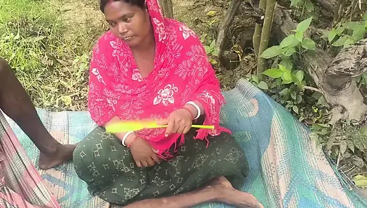 Indian pados ki bhabhi ko jungle mein chudai ki