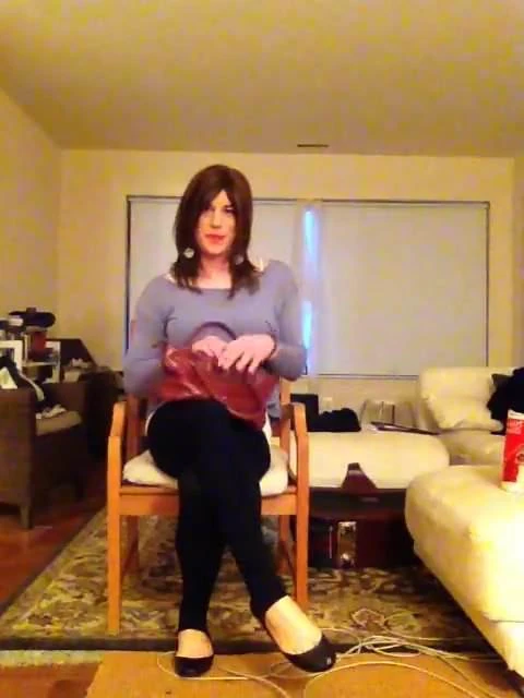 feeling comfy and girly in leggings