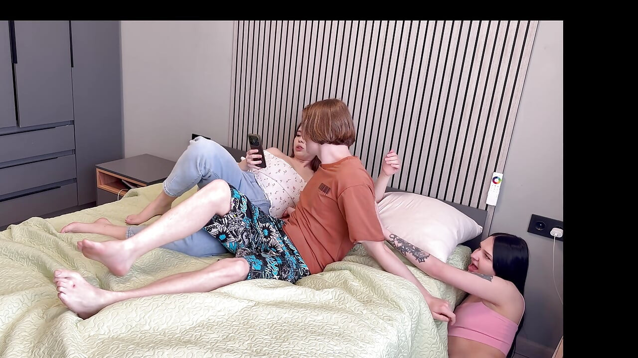 My Boyfriend Is Having Sex with His Stepsister Right in Front of Me