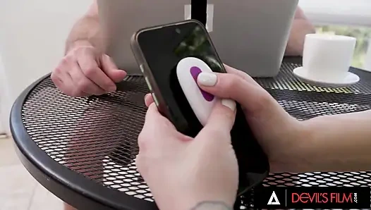 DEVILS FILM - die freche kenzie taylor wird wegen eines ferngesteuerten Vibrators geil wie gefickt!