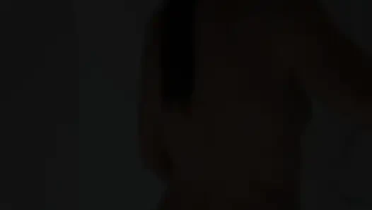 Ich wünschte, du wärest hier, um mich auszuziehen und mich in der umkleidekabine zu dir zu machen