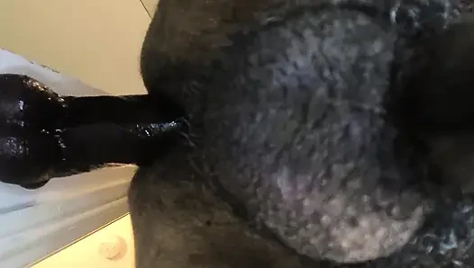 Dildomun üzerinde göt osurukları