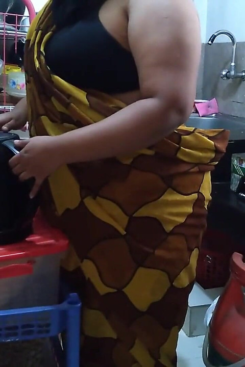 I Fucked Indian Hot Stepaunty in the Kitchen While She Was Cooking - Hindi
