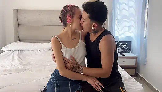 Aku merebut keperawanan adik tiriku yang masih 18 tahun dan crot di dalam memeknya