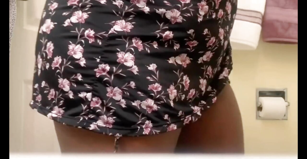 Menampar pepek gemuk saya menggoncang pantat gemuk saya