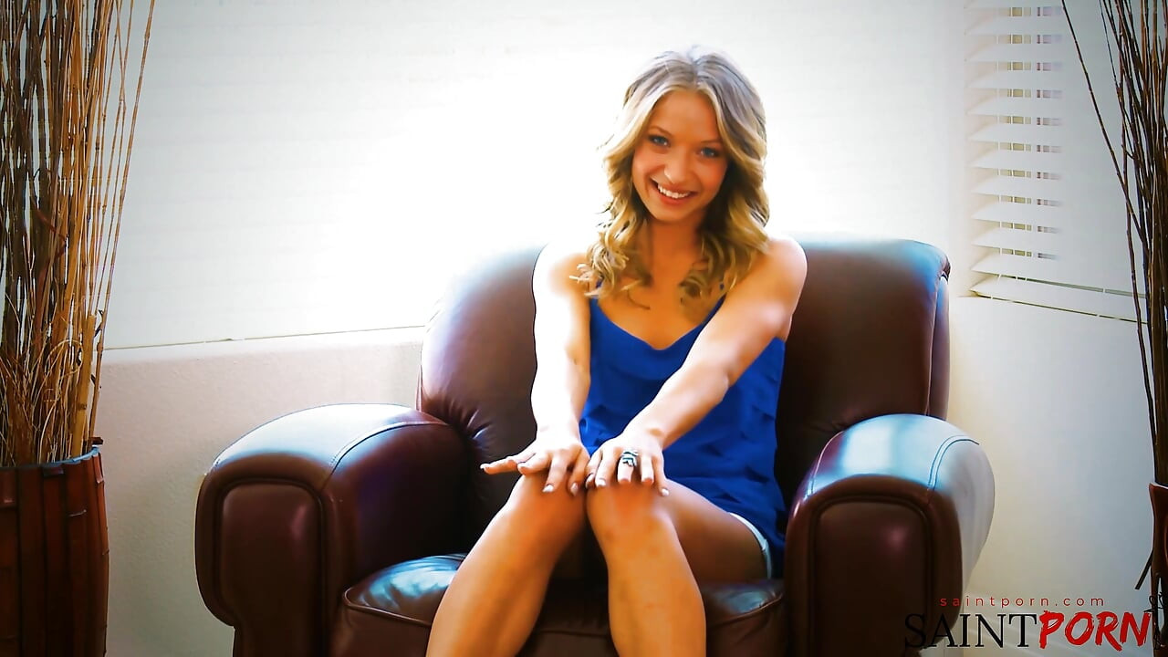Alyssa Branch Gets a Happy Ending From Her Horny Masseuse