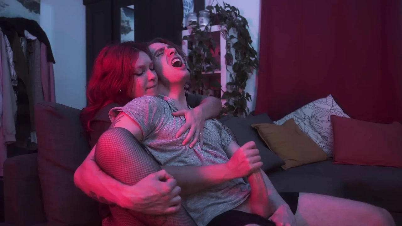 温柔的女主调教鸡巴用巨大的鸡巴挤奶打手枪 - cedricandSofi