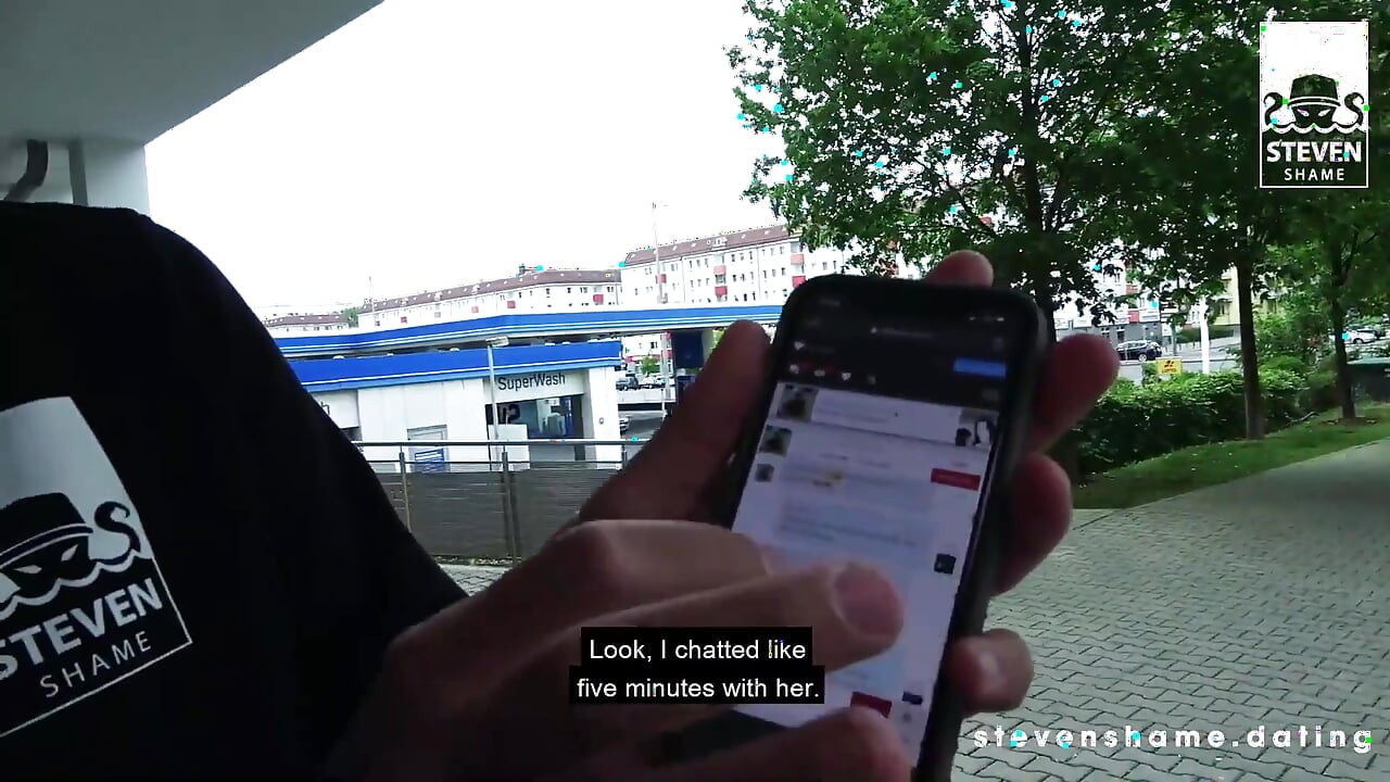 Traviesa milf gótica Sidney Dark necesita una paliza