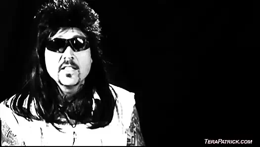 Teri Weigel становится лесбиянкой с симпатичной Michelle Lay