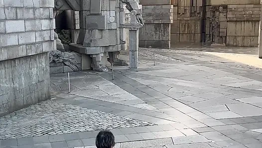 Seks monumen Soviet dengan nenek anal