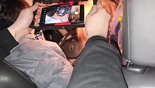 Schmutzige schlampen lutschen schwanz im Uber vor der party! Klopfen, klopfen