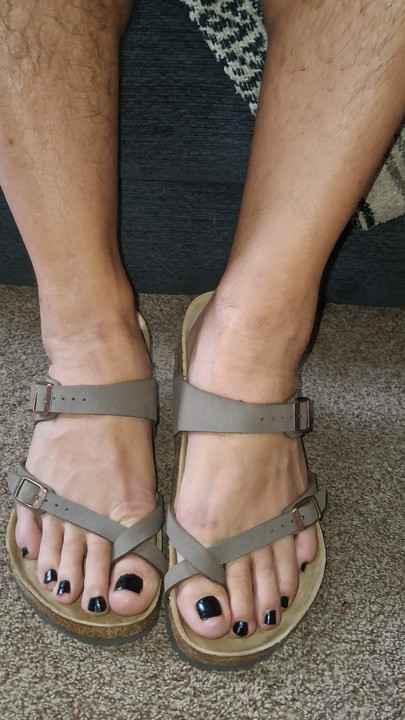 Take off my sandals and put my toes in your mouth