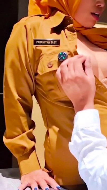 Knull kollegaen hennes etter at møterapporten er ferdig | Klipp 1