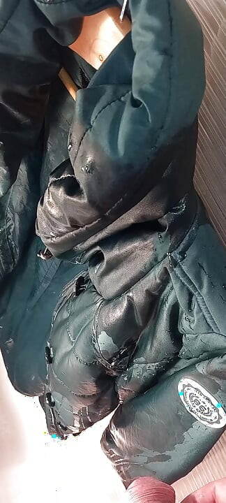 7 Golden showers and 1 cumshot on her puffercoat
