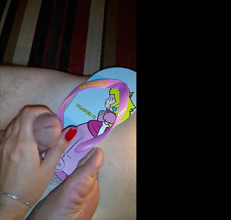 Kiffa Had an Orgasm While Squeezing His Cock and Making Him Worship Her Feet