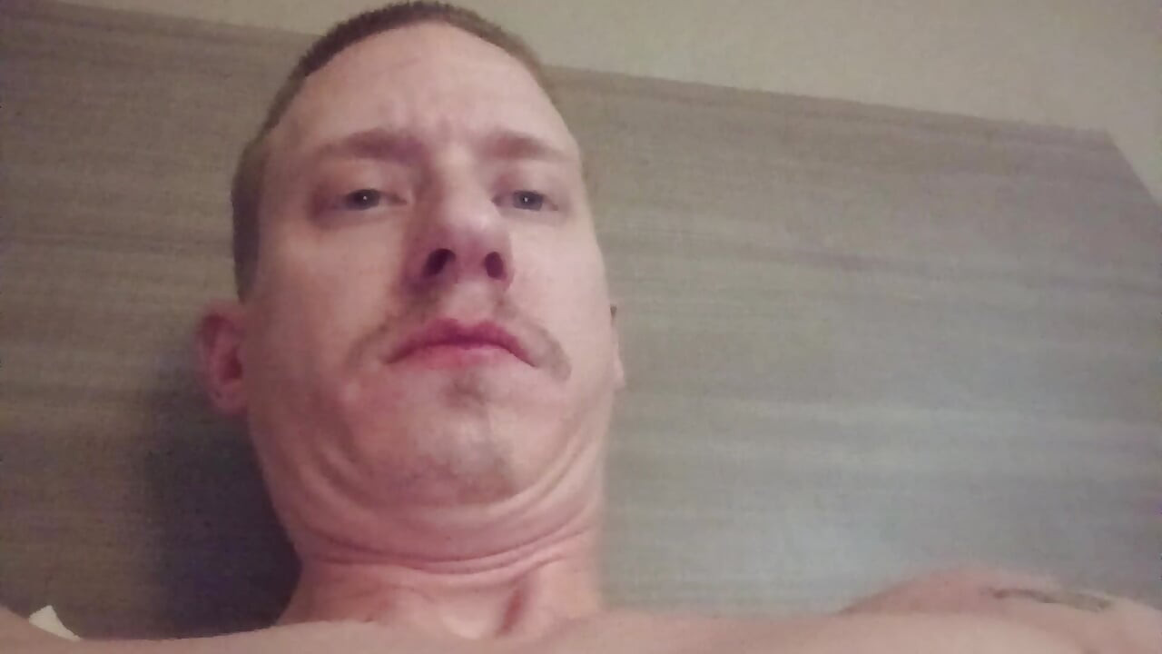 Большой белый хуй в маленькой большой попке белой девушки