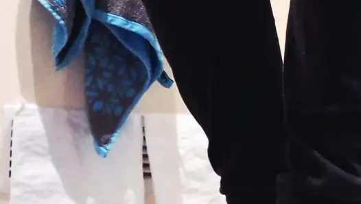 Suami lagi asik muasin lubang perawannya pakai mainan seks anal dan mainan seks