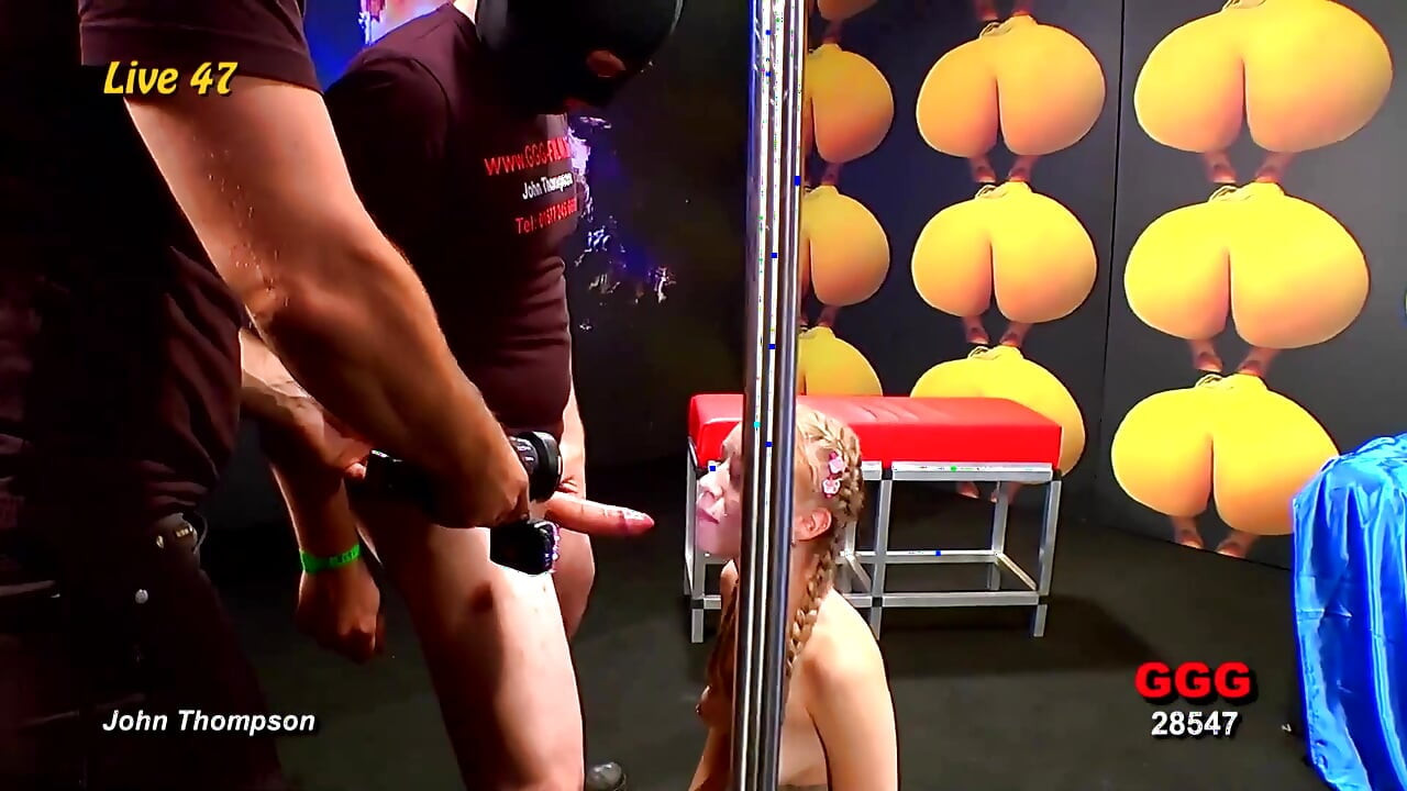 חמש זונות מעודדות חרמניות מכניסות אגרוף ומשפריצות באורגיה לסבית!