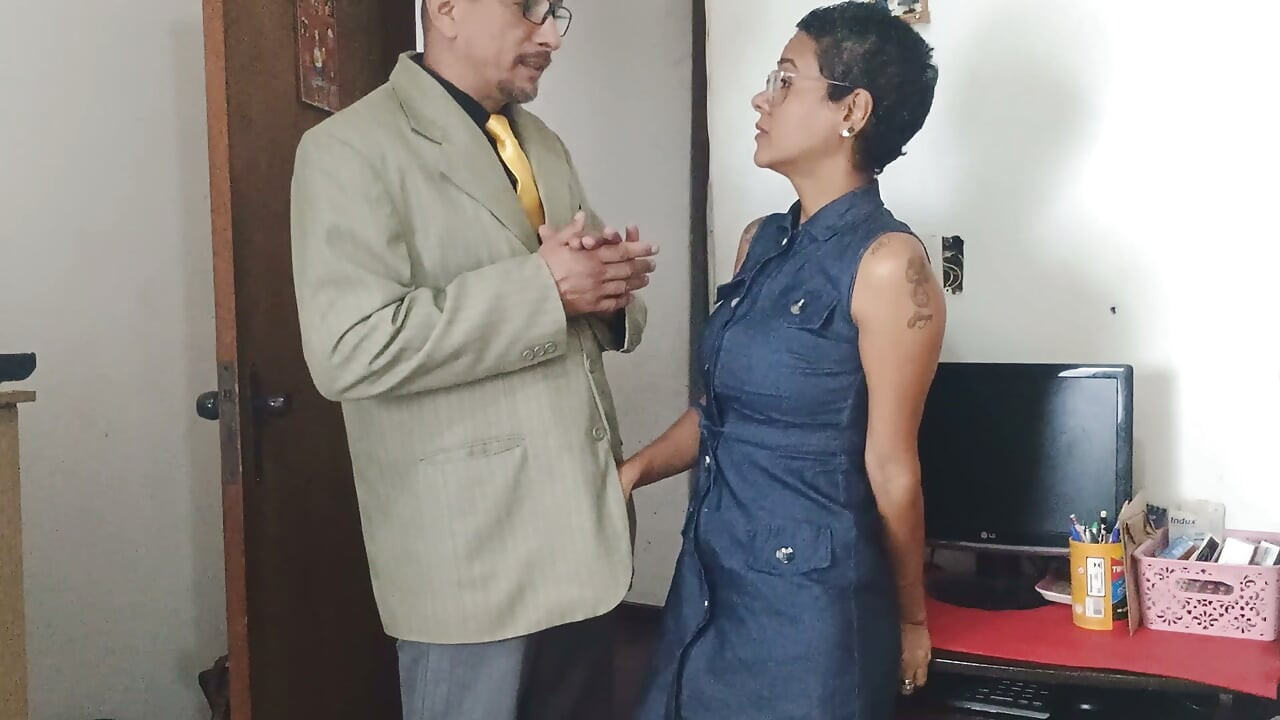 La secretaria hizo todo para no ser despedida,