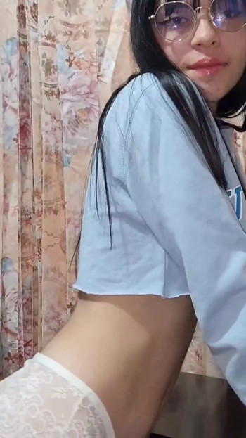 ช่วงเวลาที่น่าจดจําจาก "ชุดนอนแน่นเซ็กซี่! Laura ขี่ควยแข็งของเธอ! เย็ดตูดในชุดนอน"