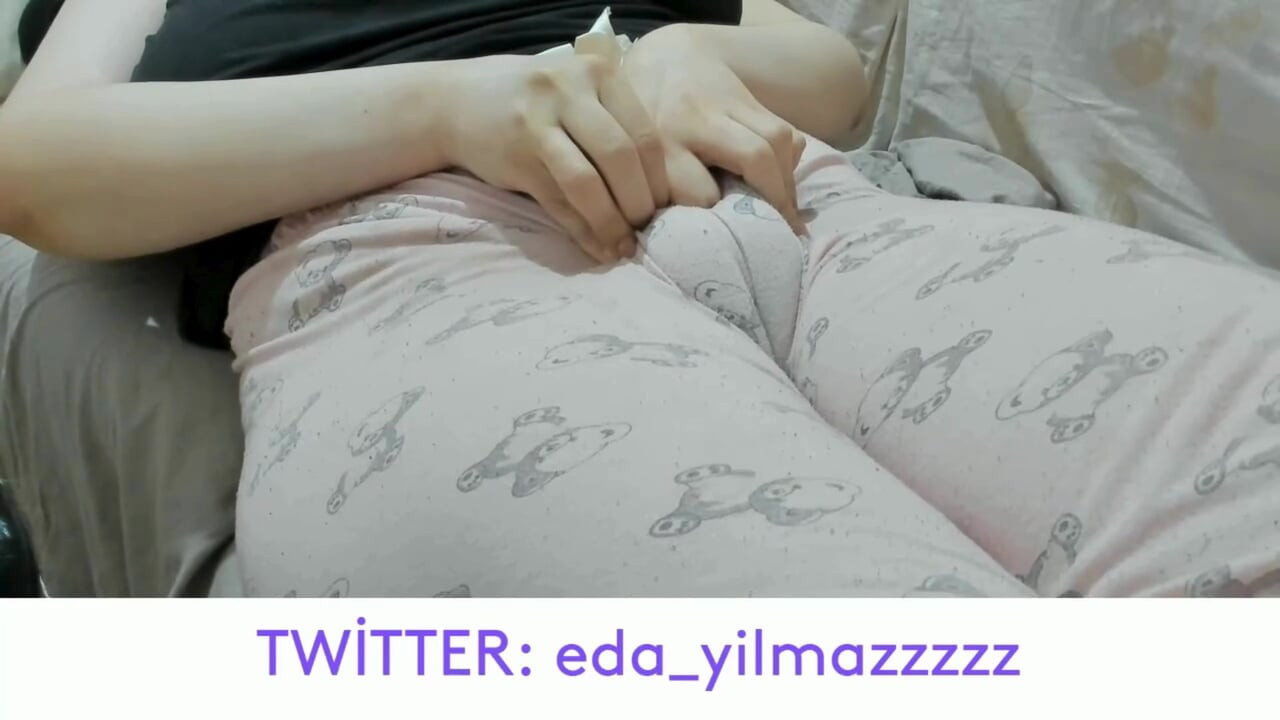 CAMEL TOE- PUFFED PUSSY- SWOLLEN PUSSY- BIG PUSSY- TURKISH MILF- TURKISH PORN- PAJAMAS