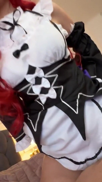 Muss-moment von "Sexy freundin cosplays als seine lieblings-spielfiguren"