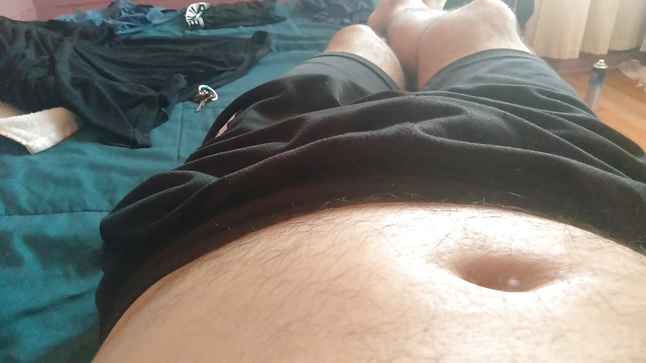 ストロングマンが自分のモンスターチンポのマッサージをプライベートで望んでいる