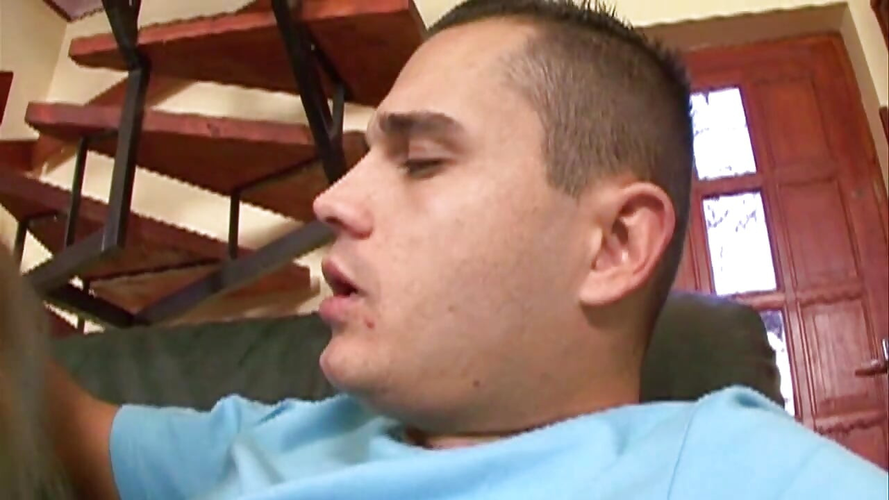 Milf pirang tetek besar ngentot pantat besar