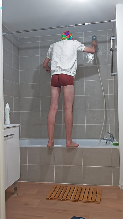 I'm cleaning my bathtub (episode 1)