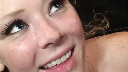 Раскрутую и горячую рыжую отшпилили в диком тройничке