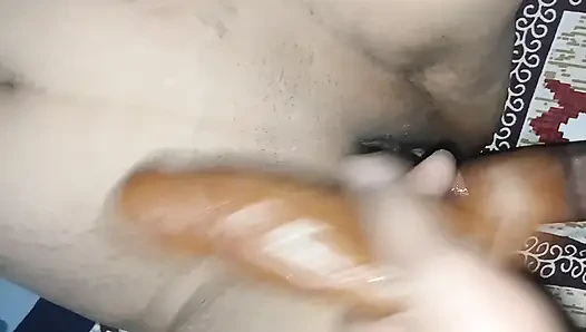 Горячую индийскую дези бхабхи (невестку), которая вышла замуж несколько дней назад, застукали за сексом с младшим братом своего мужа