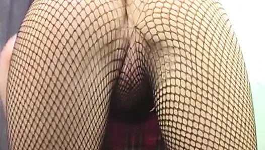 Fileli sarışın vixen zonklayan yarakla genişliyor