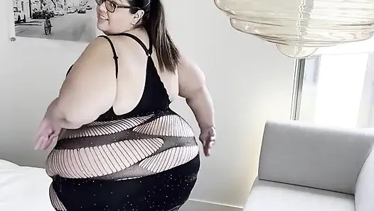 Plump Paradise: Hotel Dress N Squeeze